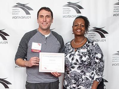 Student receives scholarship